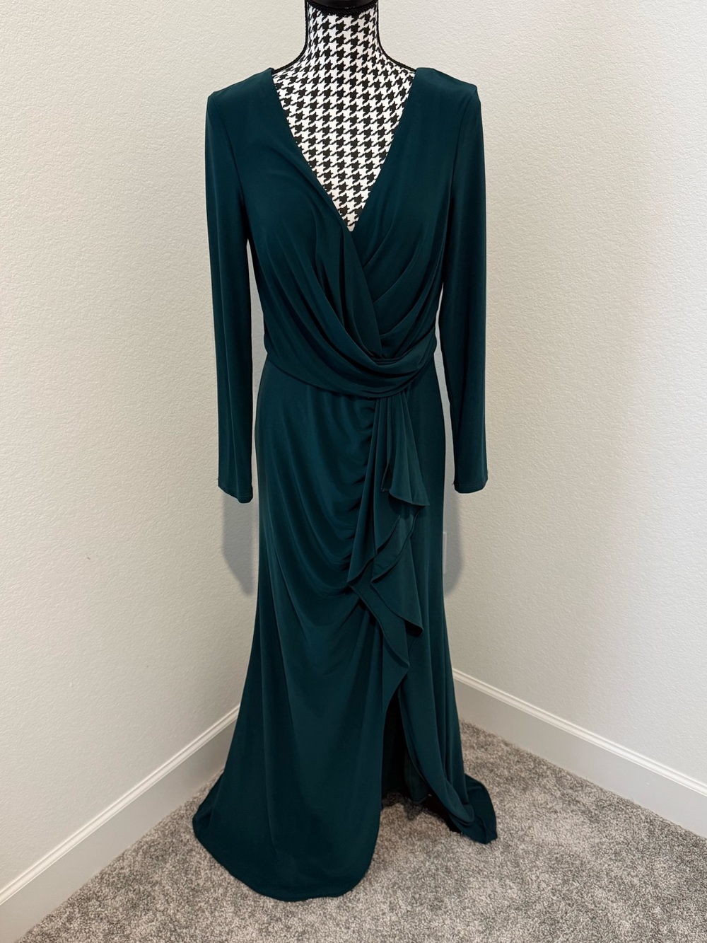 Betsey and Adam Long Sleeve Draped V-Neck Gown dark emerald green size 8